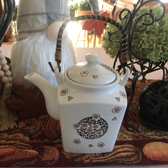 ADELINE Fine Porcelain Chinese Tea Service - Picture 3 of 11